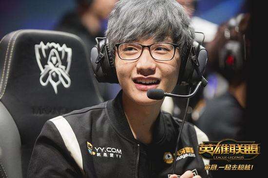 通过灯光和 通过灯光和