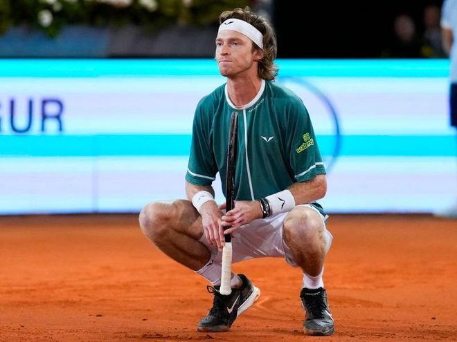 9年经历膝 9年经历膝